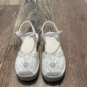 Zara Beige Espadrille Shoes size 31 (girl 13)